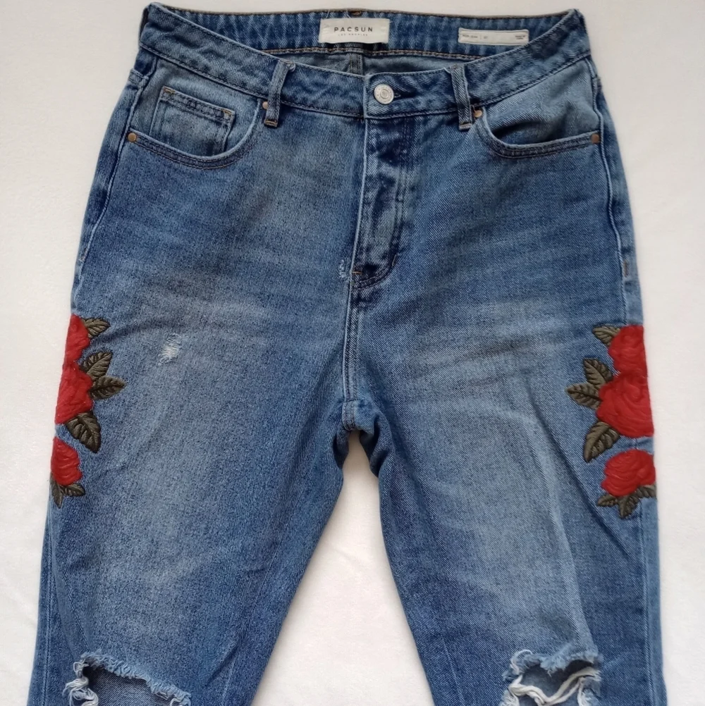 Pacsun▪️Floral Distressed Light Wash Mom Jean Straight Leg Button Fly